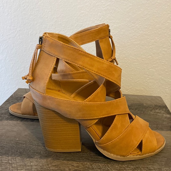 Charlotte Russe faux leather open toe heel 8, 3” heel - Picture 3 of 10